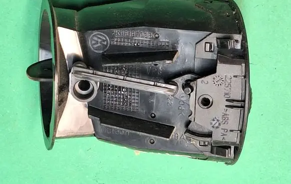Volkswagen Caddy Dash center air vent grill 2k0819703b