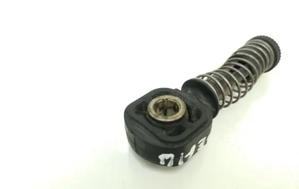 Skoda Octavia Mk2 (1Z) Gear shift cable linkage 1K0711761B