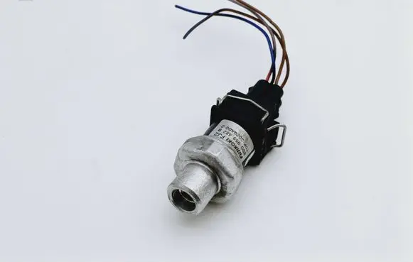 Volkswagen PASSAT B5 Air conditioning (A/C) pressure sensor 8D0959482B