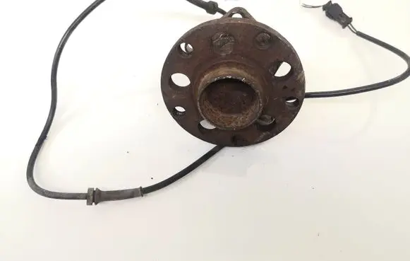 Volkswagen PASSAT B5 Rear wheel hub 8E0927807