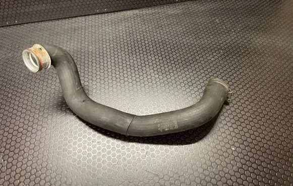Mercedes-Benz E W211 Engine coolant pipe/hose A2115010982