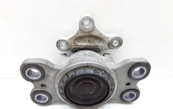 Engine mount bracket