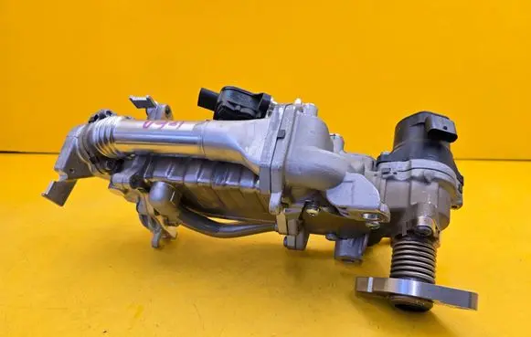 BMW 5 G60 G61 EGR valve cooler 8472199 9889446