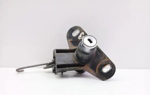 Opel Omega B1 Tailgate exterior lock 506PA62