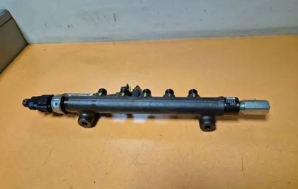 Opel Insignia B Fuel main line pipe 55490702 05U06382 32860702