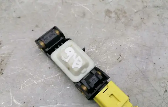 Nissan Almera Airbag deployment crash/impact sensor