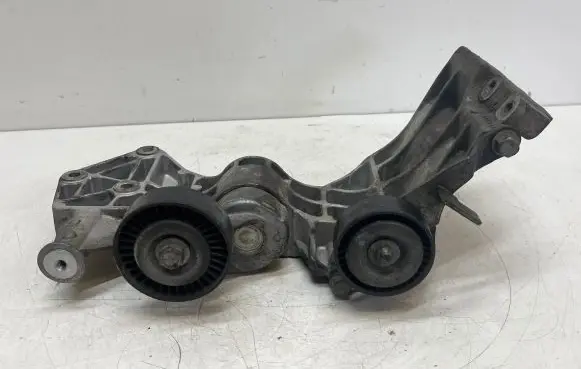 Mercedes-Benz B W245 Generator/alternator bracket 