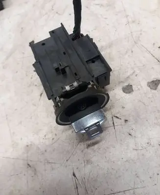 Volkswagen PASSAT B6 Ignition lock 3C0905843R 33303401