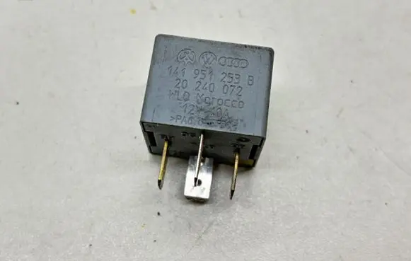 Audi A8 S8 D3 4E Other relay 141951253B