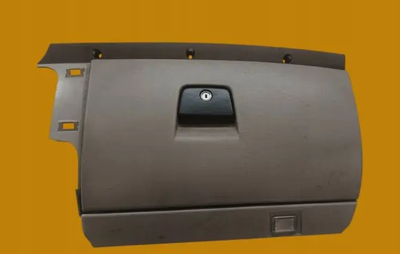 Volvo V50 Glove box
