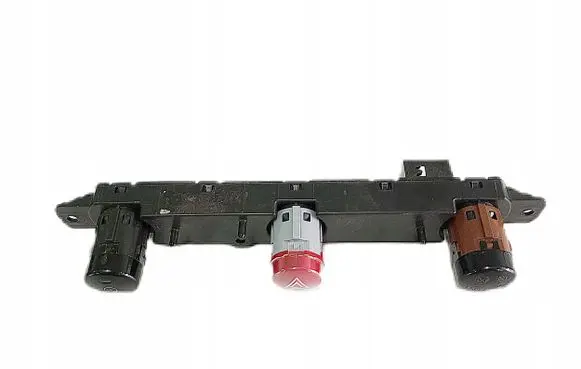 Fiat 500X Tailgate/trunk/boot open switch 