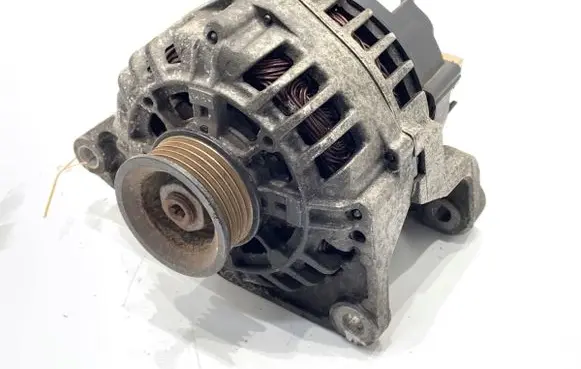Volkswagen PASSAT B5.5 Generator/alternator 06B903016D