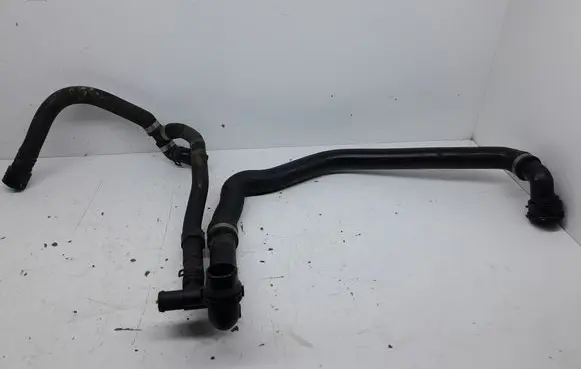 Engine coolant pipe/hose