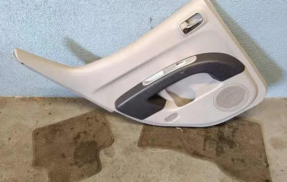 Mitsubishi L200 Rear door card panel trim