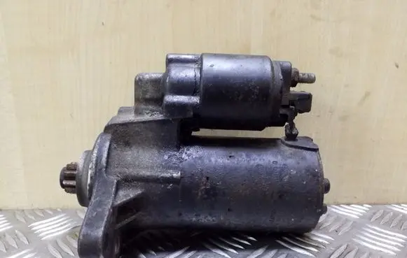 Volkswagen Golf IV Starter motor 020911023F 0001121006