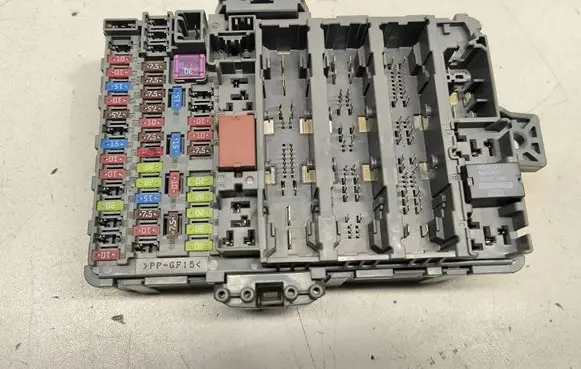 Honda CR-V Fuse module F43T1EE120 1307010