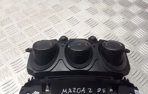 Mazda 2 Interior fan control switch DF7361190C