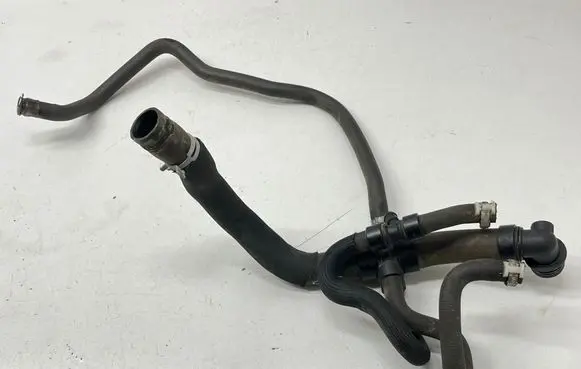 Coolant pipe/hose