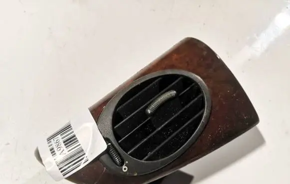 Volvo XC90 Dash center air vent grill