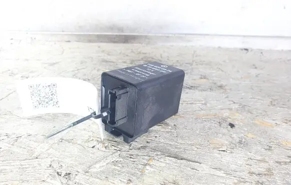 Mercedes-Benz A W169 Seat belt warning relay 1688200526
