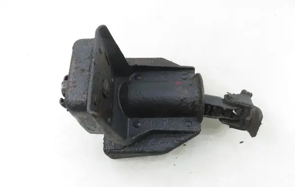 Volkswagen Sharan Spare wheel mounting bracket 