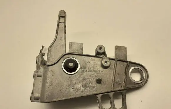 Mercedes-Benz C W204 Engine mounting bracket A6510902241