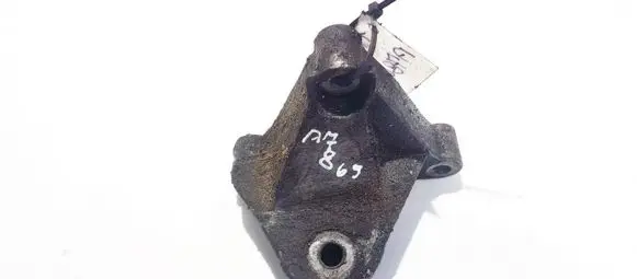 Nissan Primera Engine mounting bracket