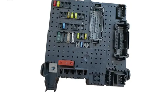 Volvo XC90 Fuse module 30728512 28017881