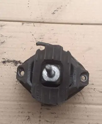 BMW 5 E60 E61 Engine mount bracket 676987402 6769874