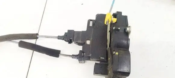 Chevrolet Captiva Rear door lock