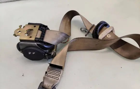 Peugeot 407 Front seatbelt 4490238