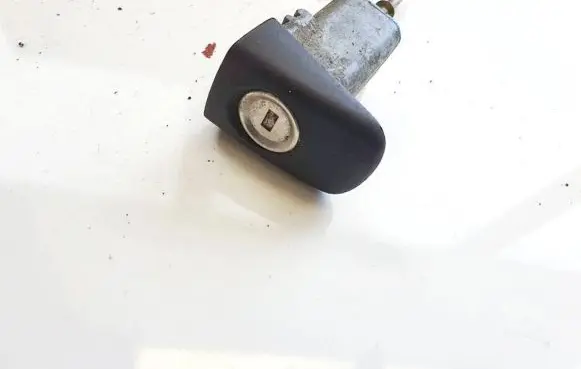 Mercedes-Benz E W210 Front door lock (next to the handle) 
