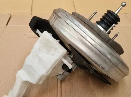 Peugeot 308 Master brake cylinder 9841624580