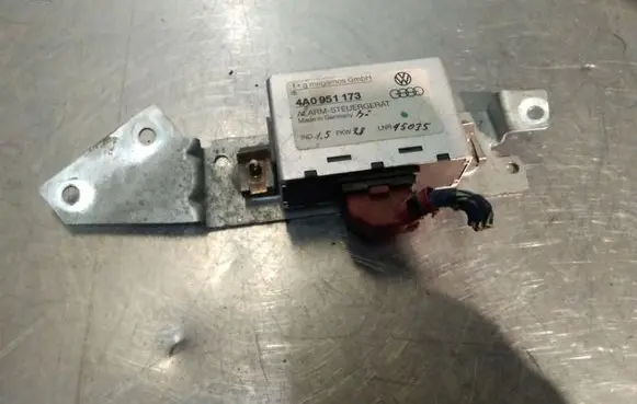 Audi A6 S6 C4 4A Alarm control unit/module 4A0951173