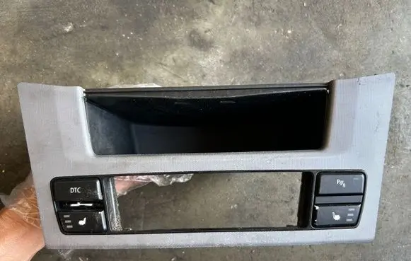BMW 5 E60 E61 Glove box 9139391 52850610 51456