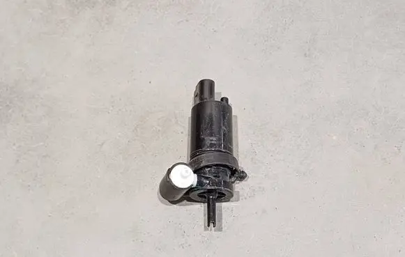 Mercedes-Benz A W176 Windscreen/windshield washer pump 1040723