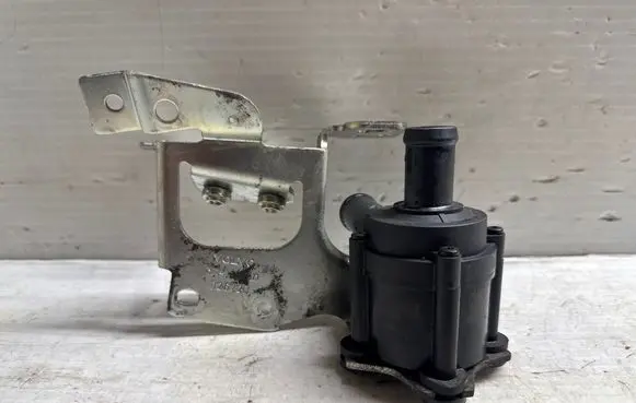 Volvo V60 Electric auxiliary coolant/water pump 31657307