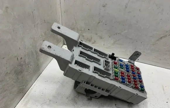 Hyundai Santa Fe Fuse module 919502B400