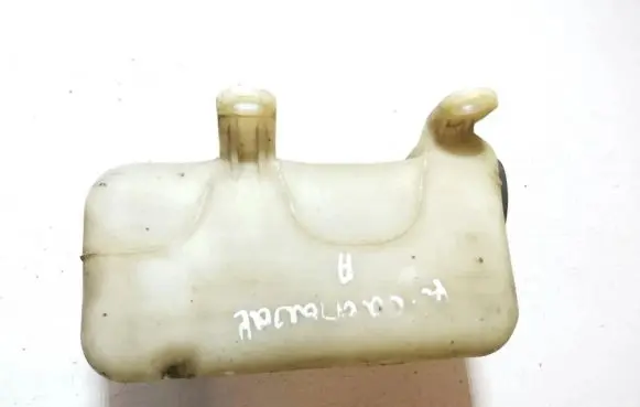KIA Carnival Windshield washer fluid reservoir/tank