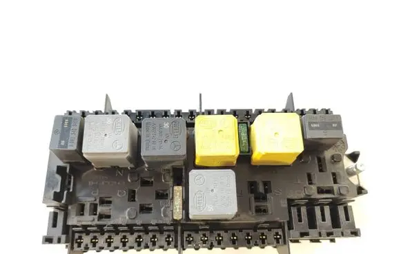 Mercedes-Benz B W246 W242 Fuse module A2469067100 YAP3604715 33271312
