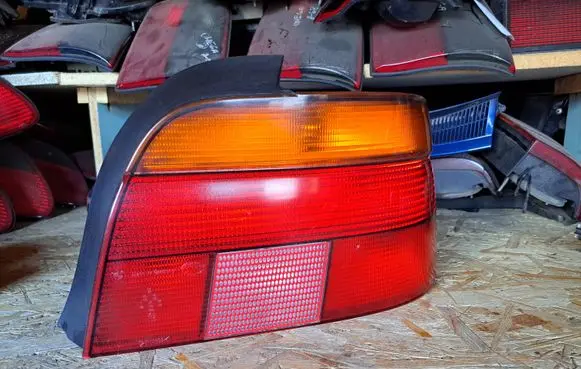 BMW 5 E39 Rear/tail lights 8358032 2VP00724002