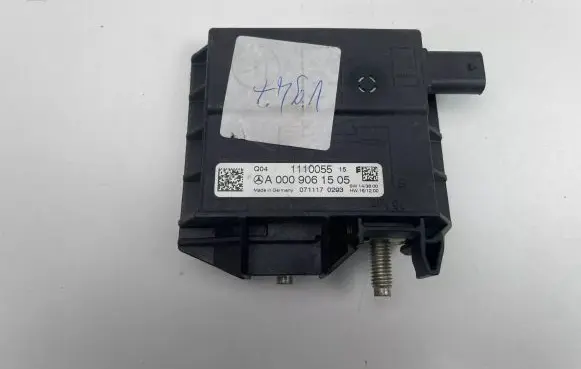 Mercedes-Benz E W212 Battery relay fuse A0009061505 9900110