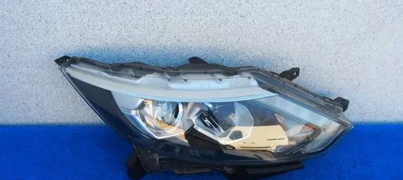 Nissan Qashqai Headlight/headlamp 10018015