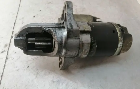 Subaru Impreza II Starter motor 23300AA450 M000T30471