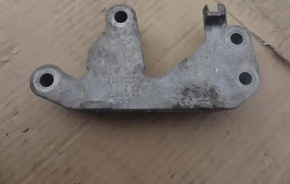 Opel Mokka Engine mounting bracket 95138117