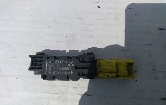 Audi A3 S3 8P Airbag deployment crash/impact sensor 8E0959651A