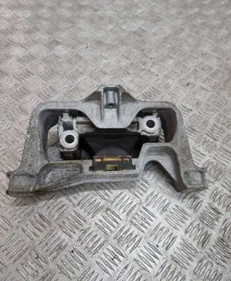 Mercedes-Benz A W176 Engine mount bracket A2462402617