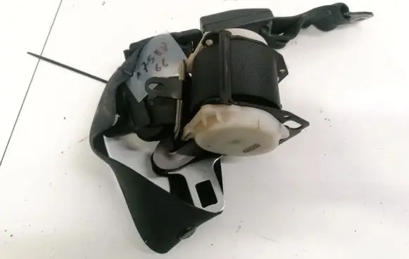 Middle seatbelt (rear)