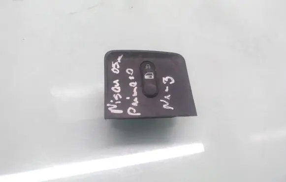 Nissan Primera Central locking switch button 