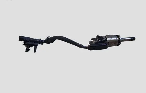 Volvo V40 Fuel injector 31303495